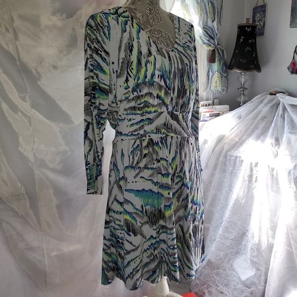 🎨 Guess Watercolor Dress - Picture 3 of 15